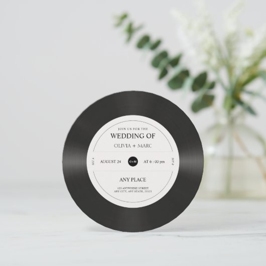 Retro Vinyl Record QR Code Hochzeit Einladung (Stehend Vorderseite)