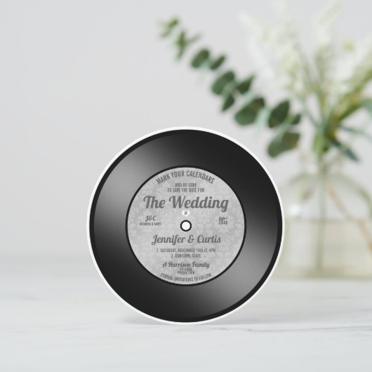 Retro Vinyl Record Wedding Save the Date Einladung (Stehend Vorderseite)