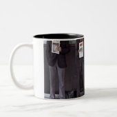 Retro wachen Sie auf! Jehovahs Zeuge-Tasse Zweifarbige Tasse (Links)