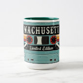 Retro Wachusett Mountain Ski Zweifarbige Tasse (Mittel)