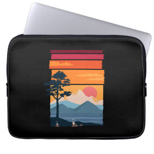Retro-Wanderlust-Sonnenuntergang-Berg-Naturschönhe Laptopschutzhülle