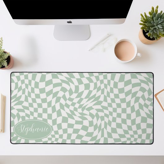 Retro Wave: Moderne grüne Schachbretter mit Wavy M Schreibtischunterlage
