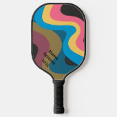 Retro Waves in rosa Gelb Blau mit Ihrem Text Pickleball Schläger (Vorderseite)
