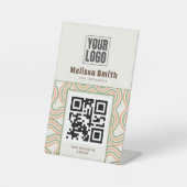 Retro Wavy Abstract Pattern QR Code Pedestal Sockelschild (Vorderseite)