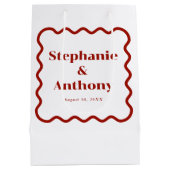 Retro, Wavy Edge Dark Red Wedding der 50er Jahre Mittlere Geschenktüte (Rückseite)