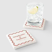 Retro, Wavy Edge Dark Red Wedding der 50er Jahre Steinuntersetzer (Seitenansicht)