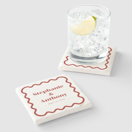 Retro, Wavy Edge Dark Red Wedding der 50er Jahre Steinuntersetzer (Seitenansicht)