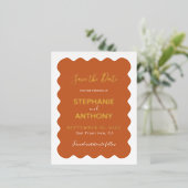 Retro Wavy Edge Terracotta Wedding Folie Einladungspostkarte (Stehend vorne)