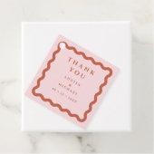 Retro Wavy Frame Blush & Terracotta Wedding Geschenkanhänger (Beispiel)