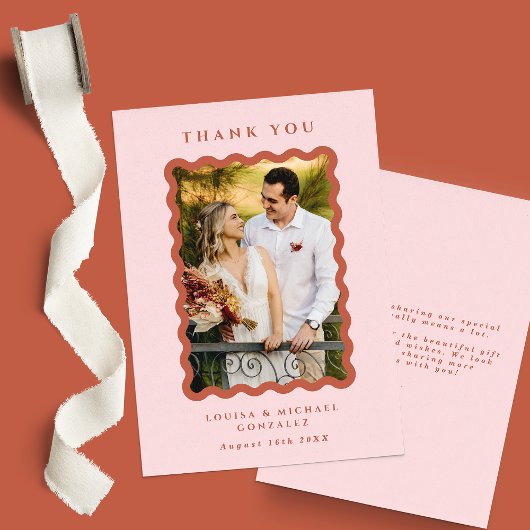 Retro Wavy Frame Foto Blush & Terracotta Wedding Dankeskarte