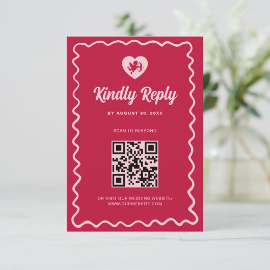 Retro Wavy Frame Red Pink Cupid Wedding QR Code RSVP Karte (Stehend Vorderseite)