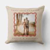 Retro Wavy Frame Terracotta New Weds Foto Kissen (Vorderseite)