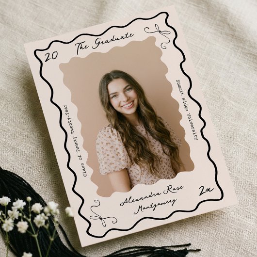 Retro Wavy Hand Drawn Bow Grad Photo Graduation Ankündigung