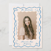 Retro Wavy Hand Drawn Bow Grad Photo Graduation Ankündigung (Vorderseite)