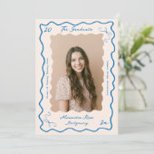 Retro Wavy Hand Drawn Bow Grad Photo Graduation Ankündigung (Stehend Vorderseite)