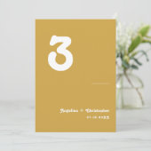 Retro Wedding Minimalistisch Script Tischnummer (Stehend Vorderseite)