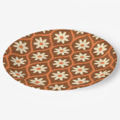 Retro Weiße Blume auf braunem Vintagem Ogee Pappteller (Schrägansicht)