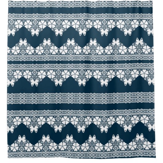 Retro-weiße Spitze mit Schmetterlingen auf dunkelb Duschvorhang (Vorderseite)