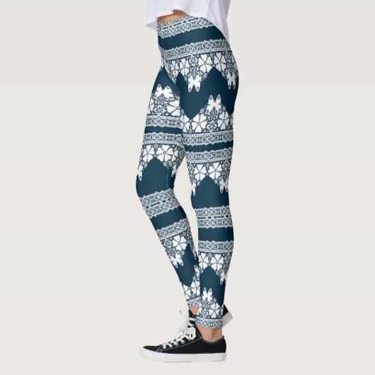 Retro-weiße Spitze mit Schmetterlingen auf dunkelb Leggings (Links)