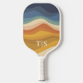 Retro-Welliges-Sonnenuntergangs-Monogramm-Initiale Pickleball Schläger (Vorderseite)