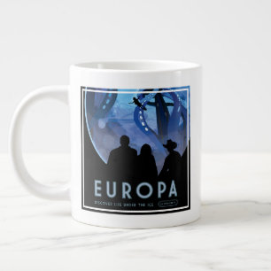 Retro-Weltraum-Reiseposter - Jupiters Mond Europa. Jumbo-Tasse