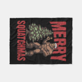 Retro Western Merry Squatchmas Funny Bigfoot Santa Fleecedecke (Vorderseite (Horizontal))