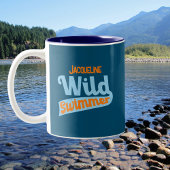 Retro Wild Swimmer Grafik für Frauen Zweifarbige Tasse