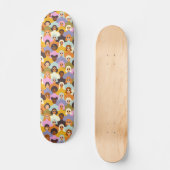 Retro Women of the World Pattern Skateboard (Vorderseite)