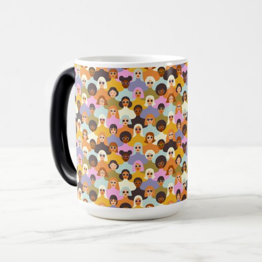 Retro Women of the World Pattern Verwandlungstasse (Vorderseite Links)