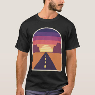Retro-Wüsten-Highway-Sonnenuntergang-Südwest-Szene T-Shirt