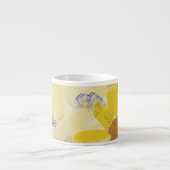 Retro Yellow Daisy Mit Monogramm Espressotasse (Vorderseite)