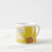 Retro Yellow Daisy Mit Monogramm Espressotasse (Vorderseite Rechts)