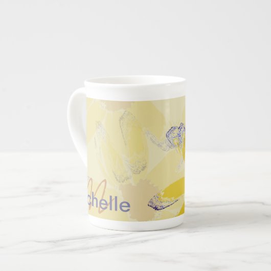 Retro Yellow Daisy Mit Monogramm Porzellantasse (Vorderseite Links)