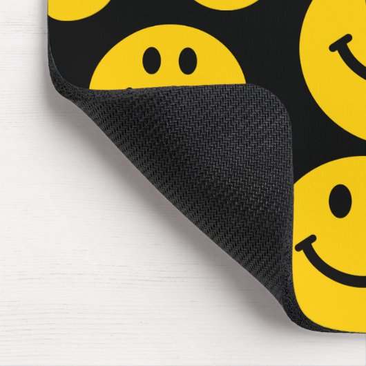 Retro Yellow Happy Face Mousepad (Ecke)