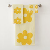 Retro Yellow Tropical Simple Blume Pattern Badhandtuch Set (Insitu)