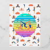 Retro Yoga im dynamischen Fluss harmonischer Farbe Folieneinladung (Vorderseite)