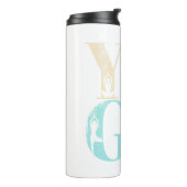 Retro-Yoga-Typografie mit Silhouetten von Posen Thermosbecher (Nach links gedreht)