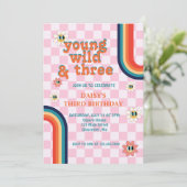Retro Young Wild und Three Birthday Einladung (Stehend Vorderseite)
