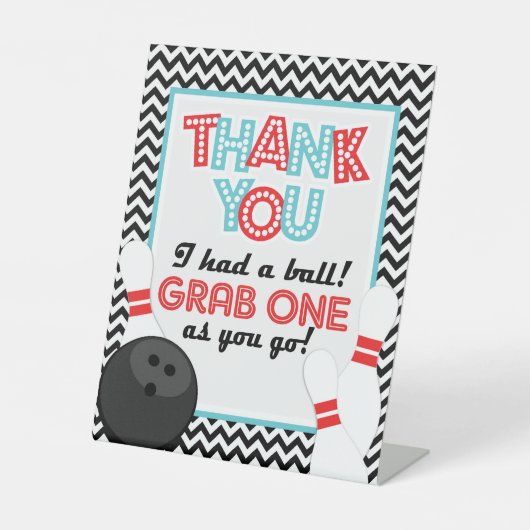 Retro Zickzack Bowling Gastgeschenk-Zeichen Sockelschild (Vorderseite)