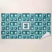 Retroblaue geometrische Quadrate Muster Monogramm Strandtuch (Vorderseite)