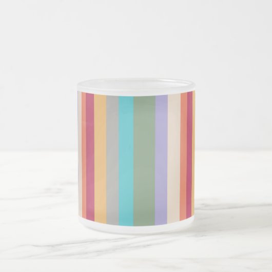 Retrosommer-Feeling mit bunten Streifen Mattglastasse (Mittel)