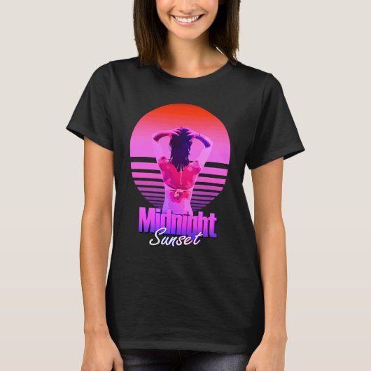 Retrowave Midnight Sunset Girl In The Sea T-Shirt (Vorderseite)