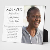 Rett einer Großmutter am Lehrstuhl Fotoplatte (Seite)