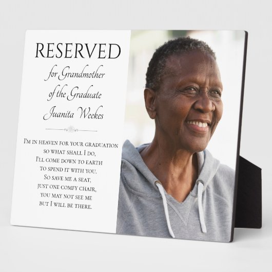 Rett einer Großmutter am Lehrstuhl Fotoplatte (Seite)