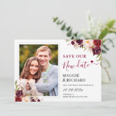 Rett unser neues Date Burgundy Red Floral Foto Save The Date (Stehend Vorderseite)