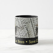 Rett unsere Bienen - Bier auf Wicker-Stuhl Tasse (Zentrum)