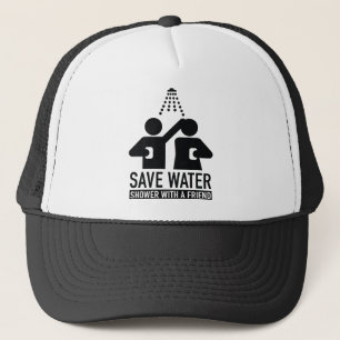 Retten Sie Wasser-Dusche mit einem Freund Truckerkappe