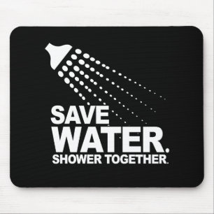 RETTEN SIE WASSER. DUSCHE ZUSAMMEN. T - Shirt Mousepad
