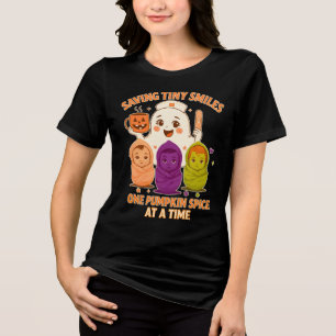 Rettend winziges Lächeln — Kinderheilkunde Hallowe Tri-Blend Shirt