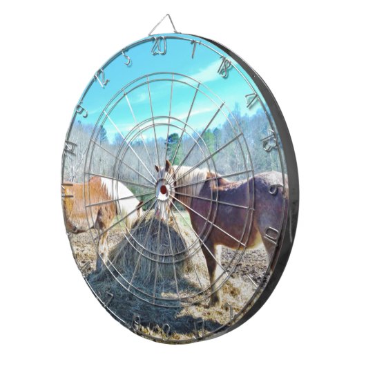 Rettet Pferde, die Heu essen Dartscheibe (Vorderseite rechts)